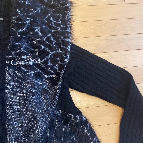 Sioni Black and White Slouch Cardigan NYT - Picture 7 of 10